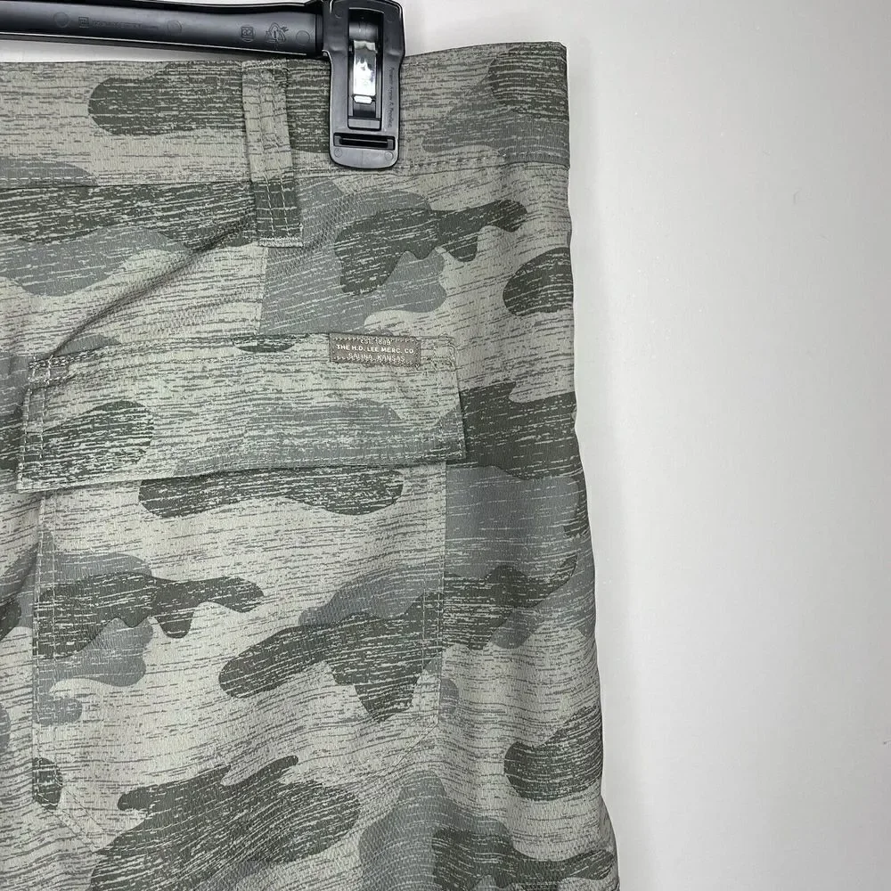LEE Mens Lightweight Cargo Tech Shorts NEW Green Camo Performance Sz 40 x 11